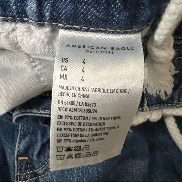 American Eagle Shorts Size 4 Mom High Waist Distressed Jean - Picture 5 of 8